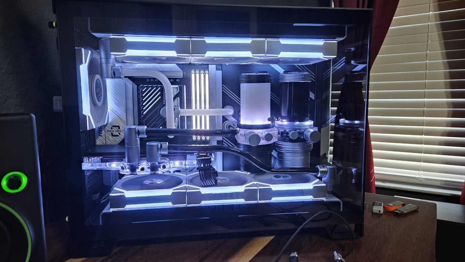Lian Li O11D Mini Build By Aaron - Singularity Computers